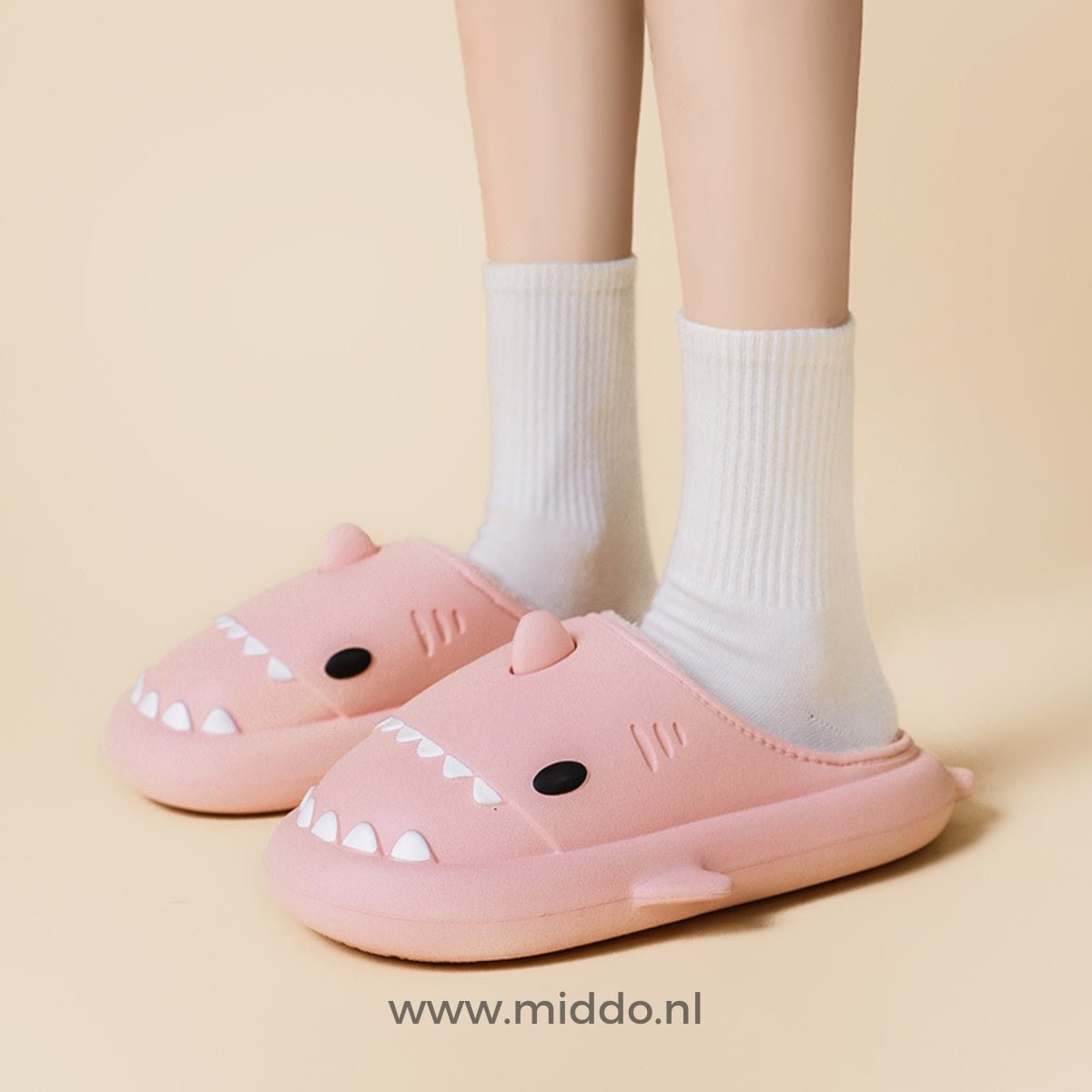 Chaussons en forme de requin en peluche, semelle antidérapante en EVA, chauds et confortables, chaussures d'intérieur pour femmes et hommes, pour l'intérieur et l'extérieur | Sansoti