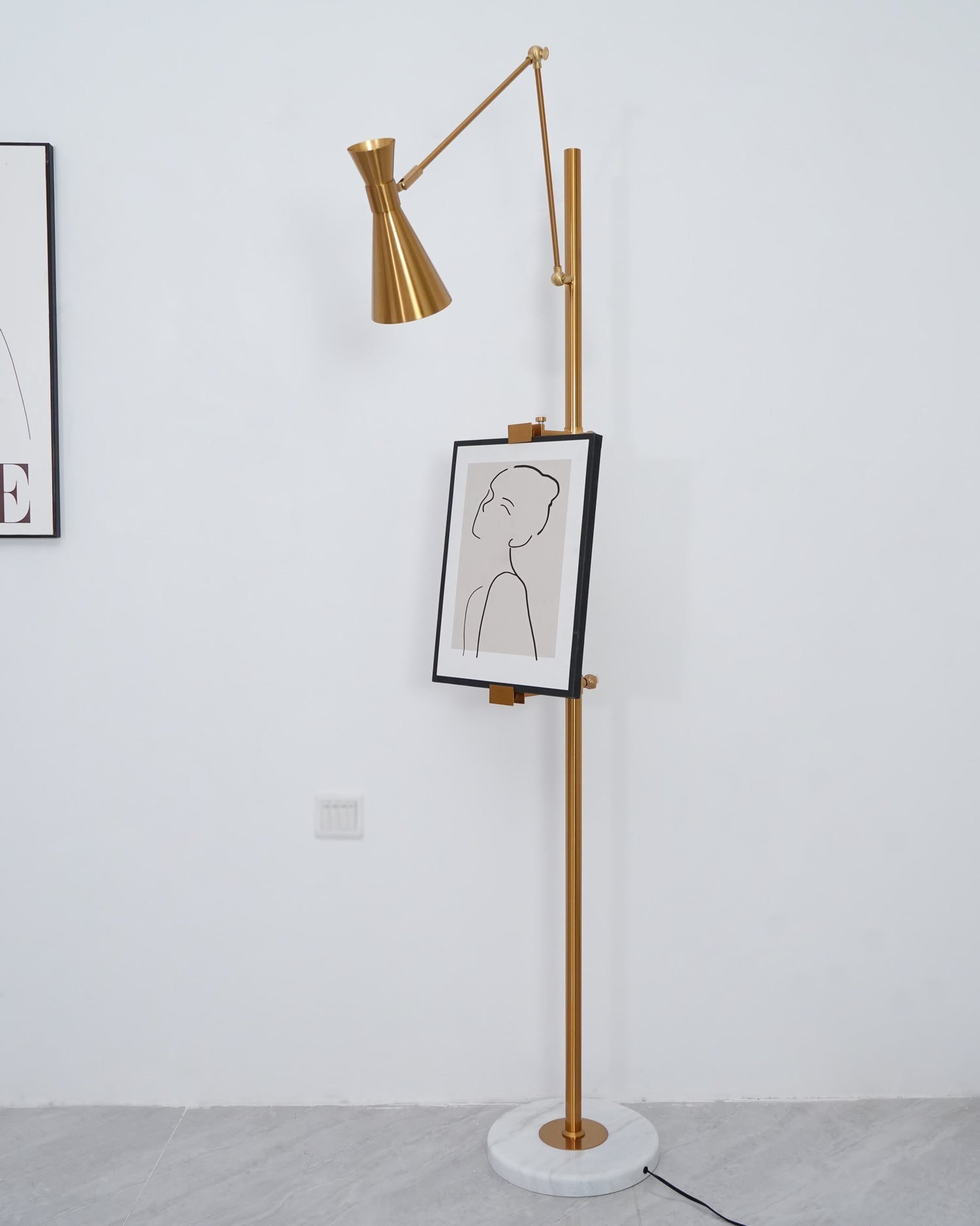 Vloerlamp met Ezelhouder Goudkleurig Frame Marmeren Voet E26/E27 Max 40W Moderne Verlichting voor Kunstwerken en Interieur | Sansoti