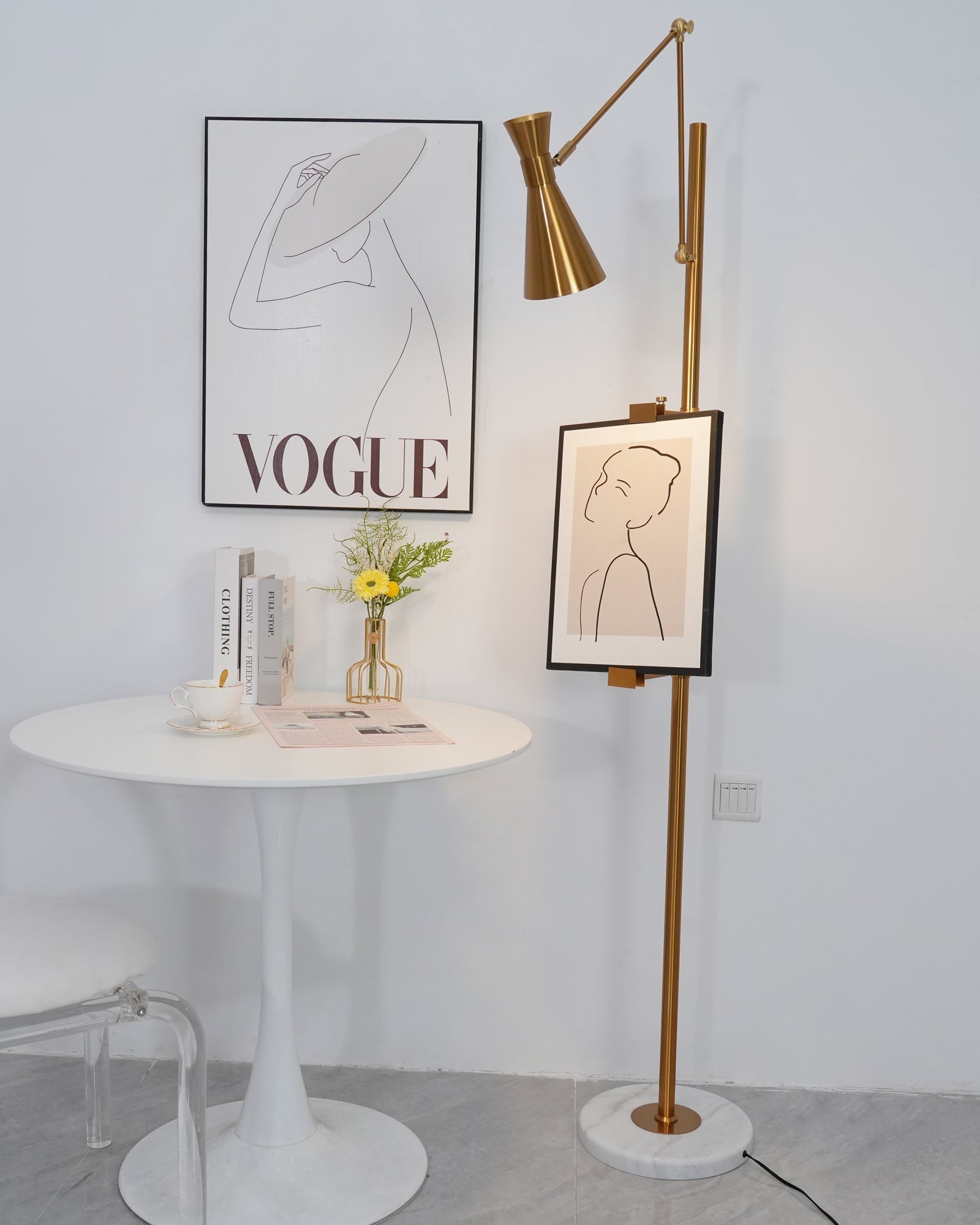 Vloerlamp met Ezelhouder Goudkleurig Frame Marmeren Voet E26/E27 Max 40W Moderne Verlichting voor Kunstwerken en Interieur | Sansoti