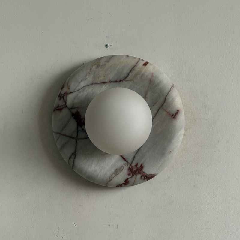 Runde Design-Wandleuchte mit Marmorrückwand und Glaskugel für Flur und Schlafzimmer | Restfield