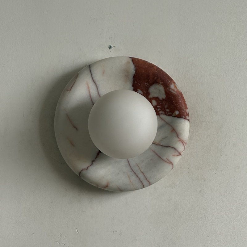 Runde Design-Wandleuchte mit Marmorrückwand und Glaskugel für Flur und Schlafzimmer | Restfield