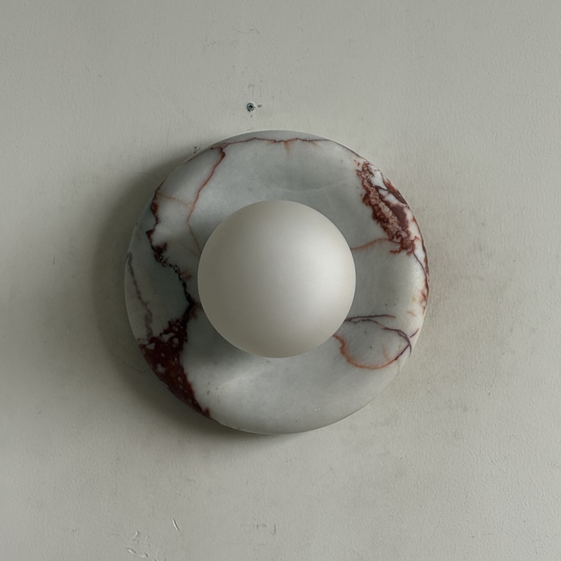 Runde Design-Wandleuchte mit Marmorrückwand und Glaskugel für Flur und Schlafzimmer | Restfield