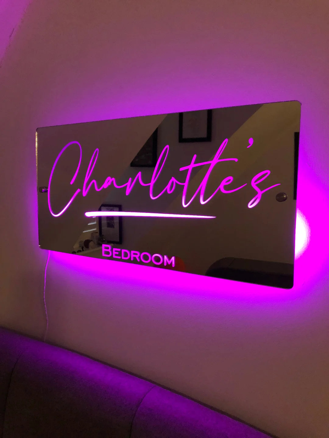 Gepersonaliseerde LED Spiegel met Neonlicht en Eigen Tekst voor Wanddecoratie | Sansoti