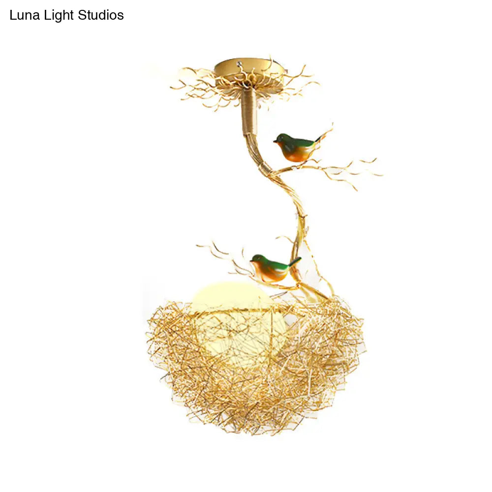 Kroonluchter Melkwit Glas met Vogels en Nest Goudkleurig 1 2 3 Lichtpunten Natuurgeïnspireerd Design | Sansoti