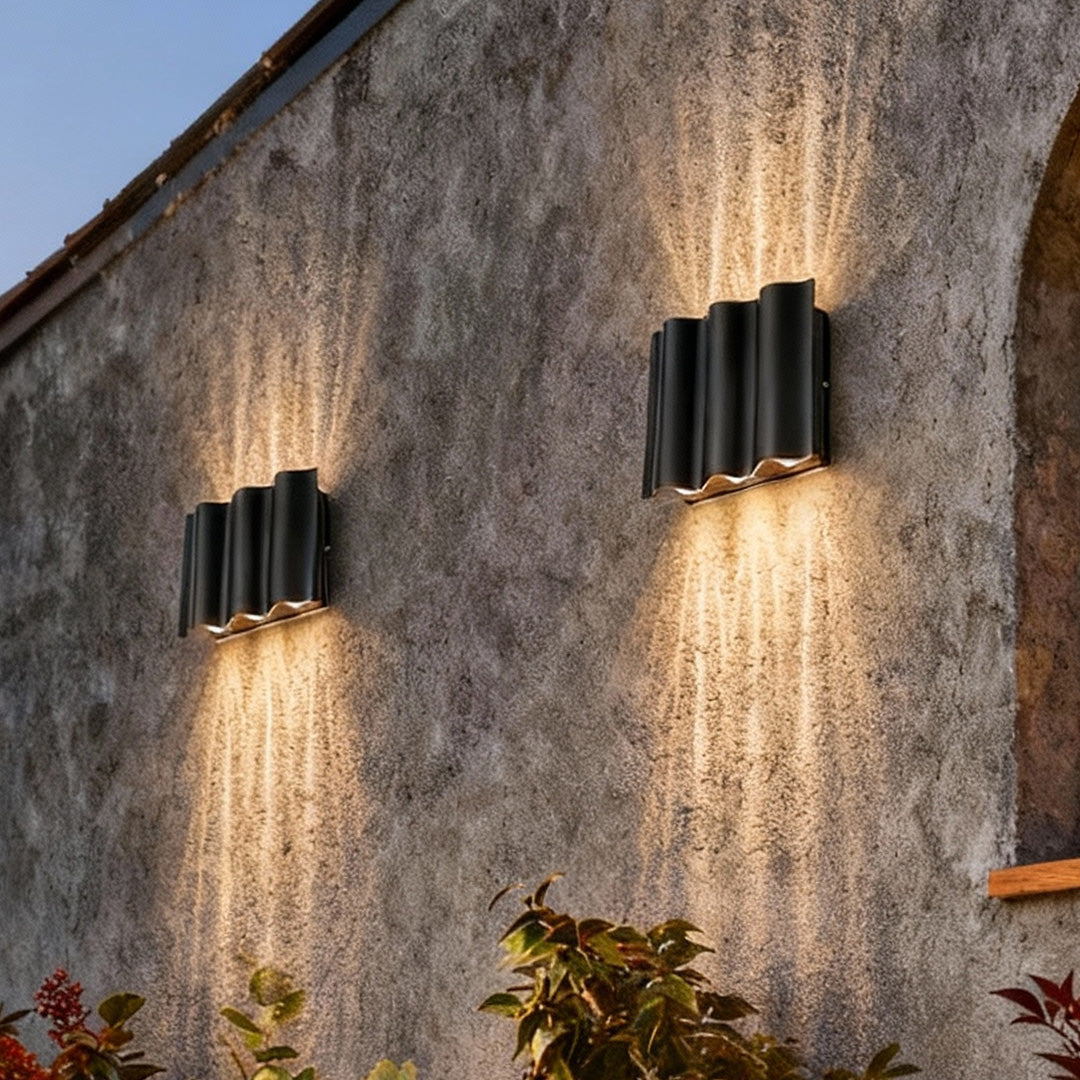 Moderne Wellenförmige Up Down Außenwandleuchte mit LED und IP54 Schutz | Restfield