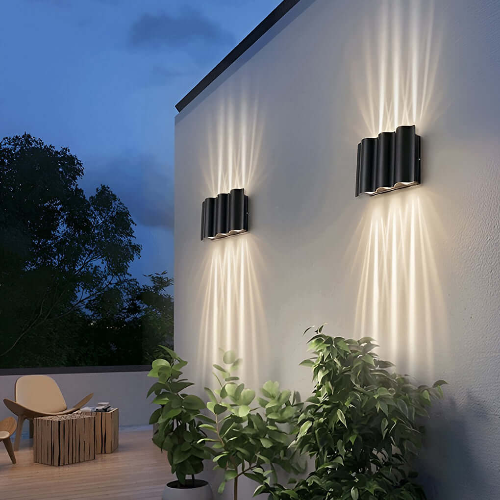Moderne Wellenförmige Up Down Außenwandleuchte mit LED und IP54 Schutz | Restfield