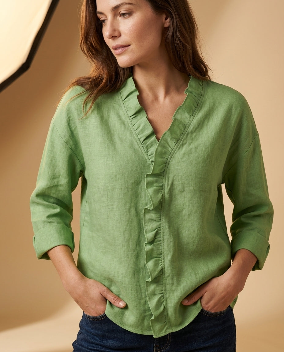 Damenbluse mit V-Ausschnitt und Rüschen – elegantes feminines Shirt – luftig fallend mit langen Ärmeln aus Polyester | Sansoti