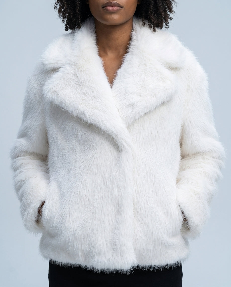 Nepbonten Damesjas met Oversized Kraag Winterjas Elegant Tijdloos Design Zachte Warmte Luxe Wintermode | Sansoti