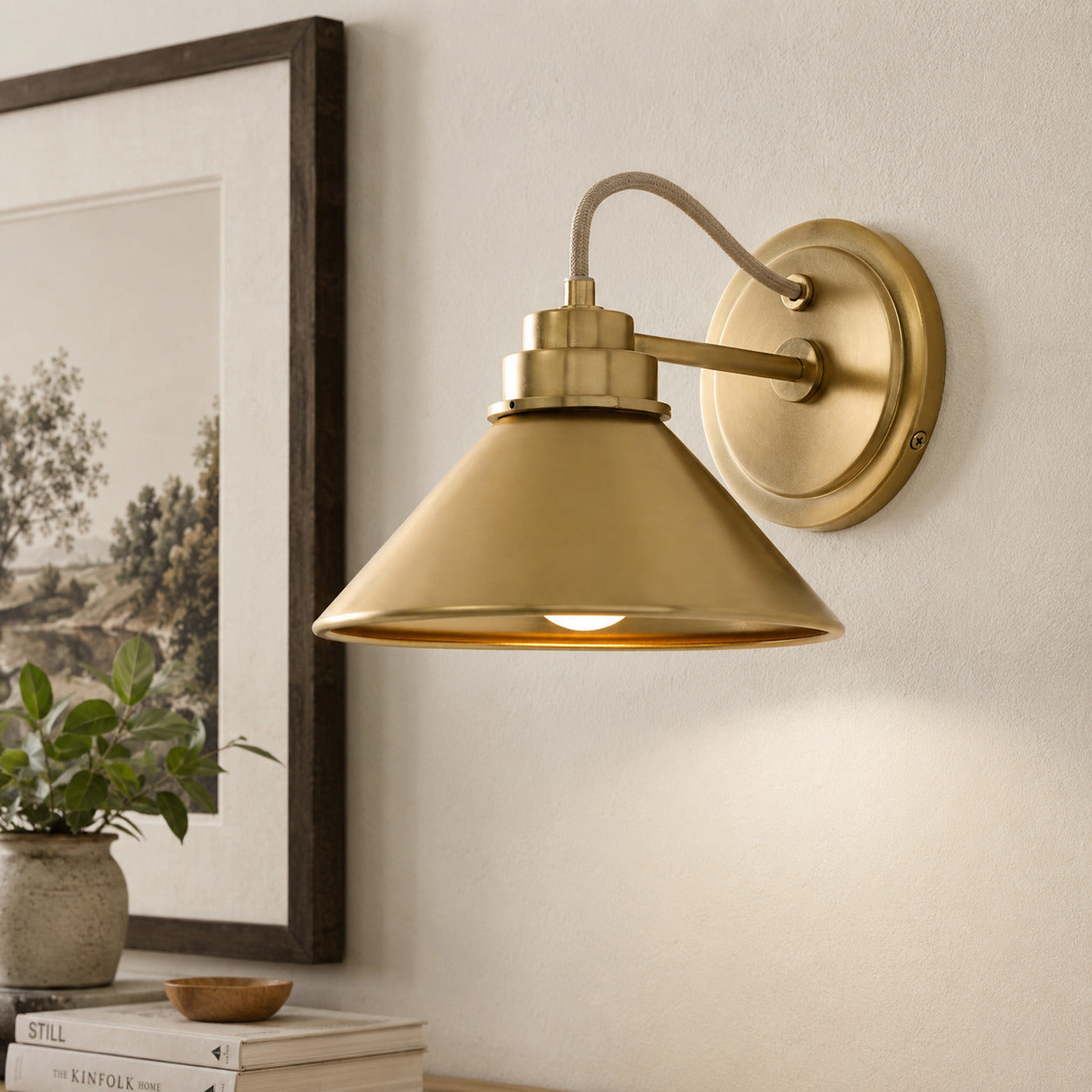 Globe Wandlamp met Gebogen Arm – Moderne Industriële Verlichting voor Badkamer, Slaapkamer en Gang | Sansoti