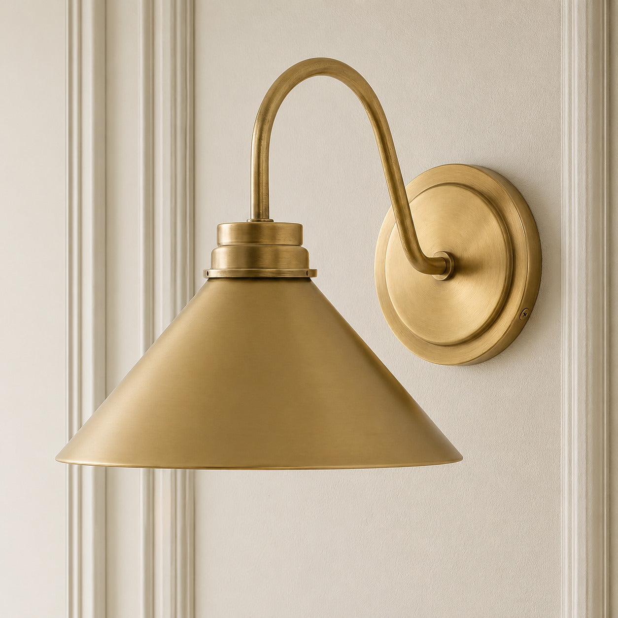 Globe Wandlamp met Gebogen Arm – Moderne Industriële Verlichting voor Badkamer, Slaapkamer en Gang | Sansoti