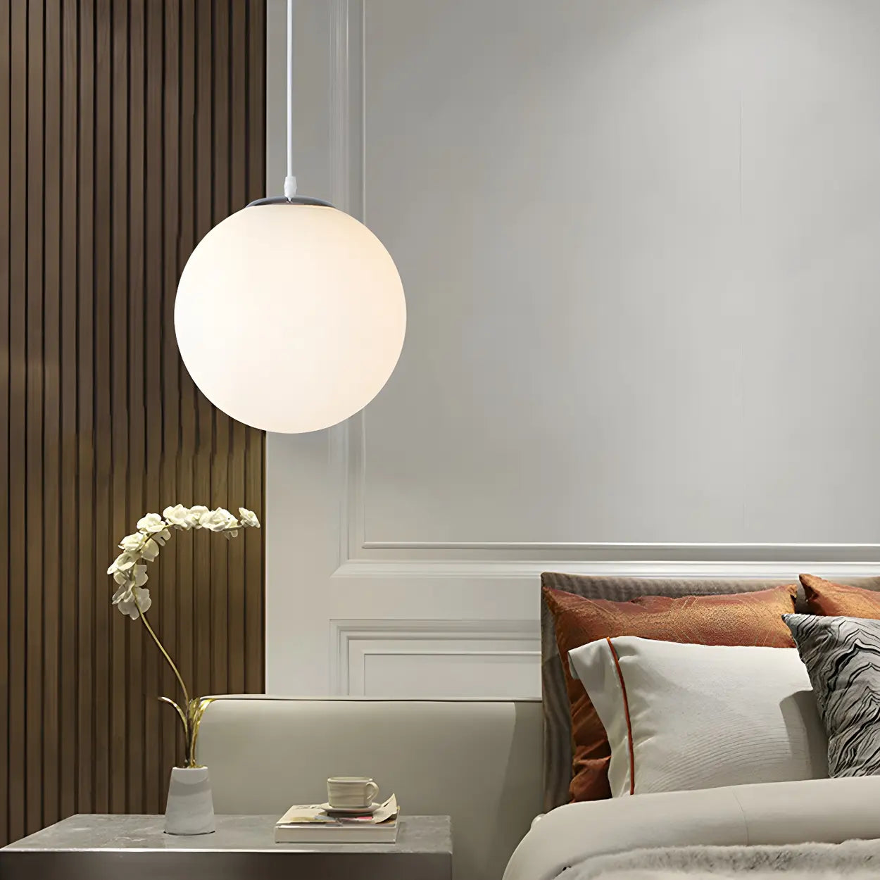 Moderne weiße Glaskugel-Pendelleuchte mit runder Form in verschiedenen Größen für Esszimmer und Wohnzimmer | Restfield