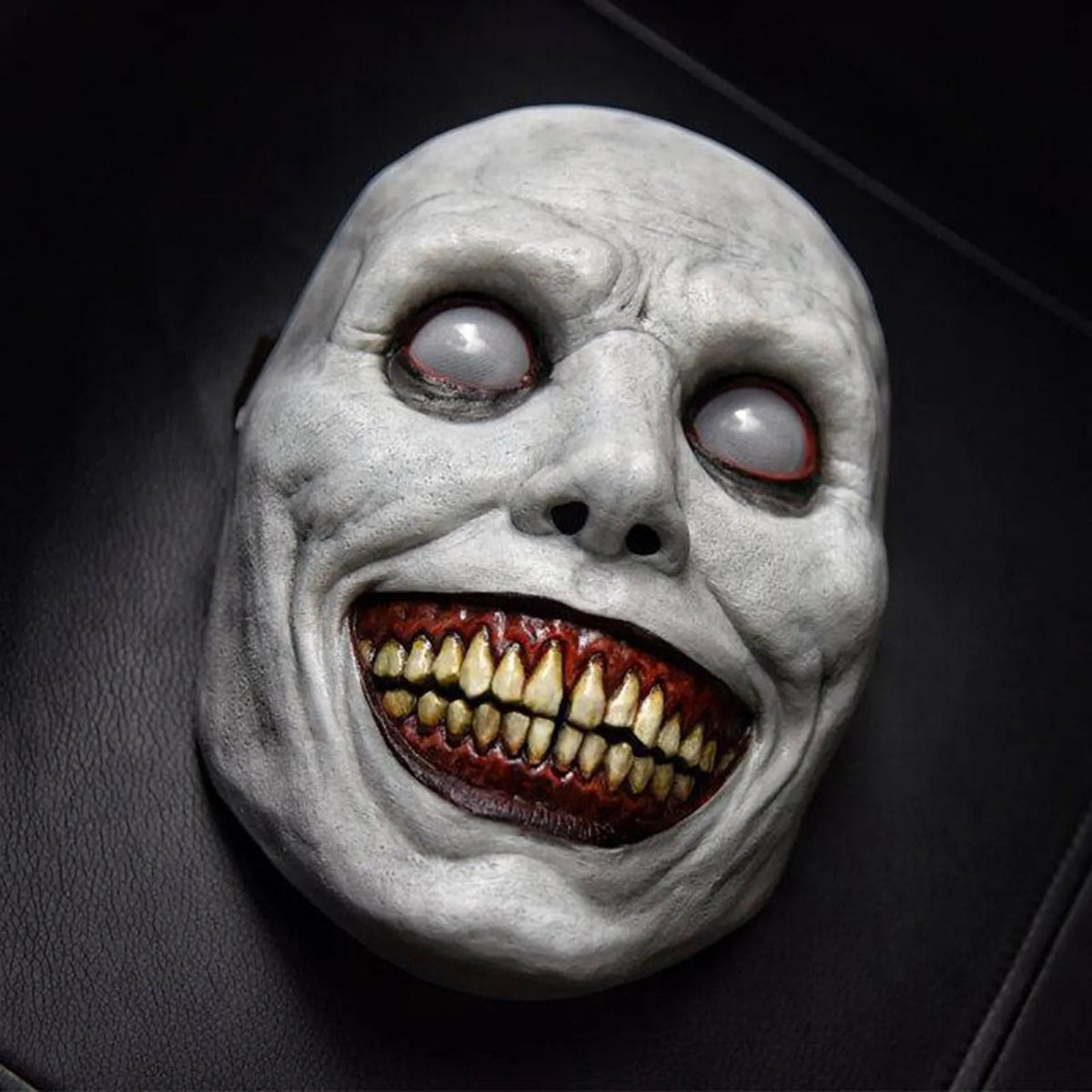 Griezelmasker met Grijns Witte Ogen Halloween Kostuum Volwassenen Feestmasker Horror Accessoire Scary Party | Sansoti