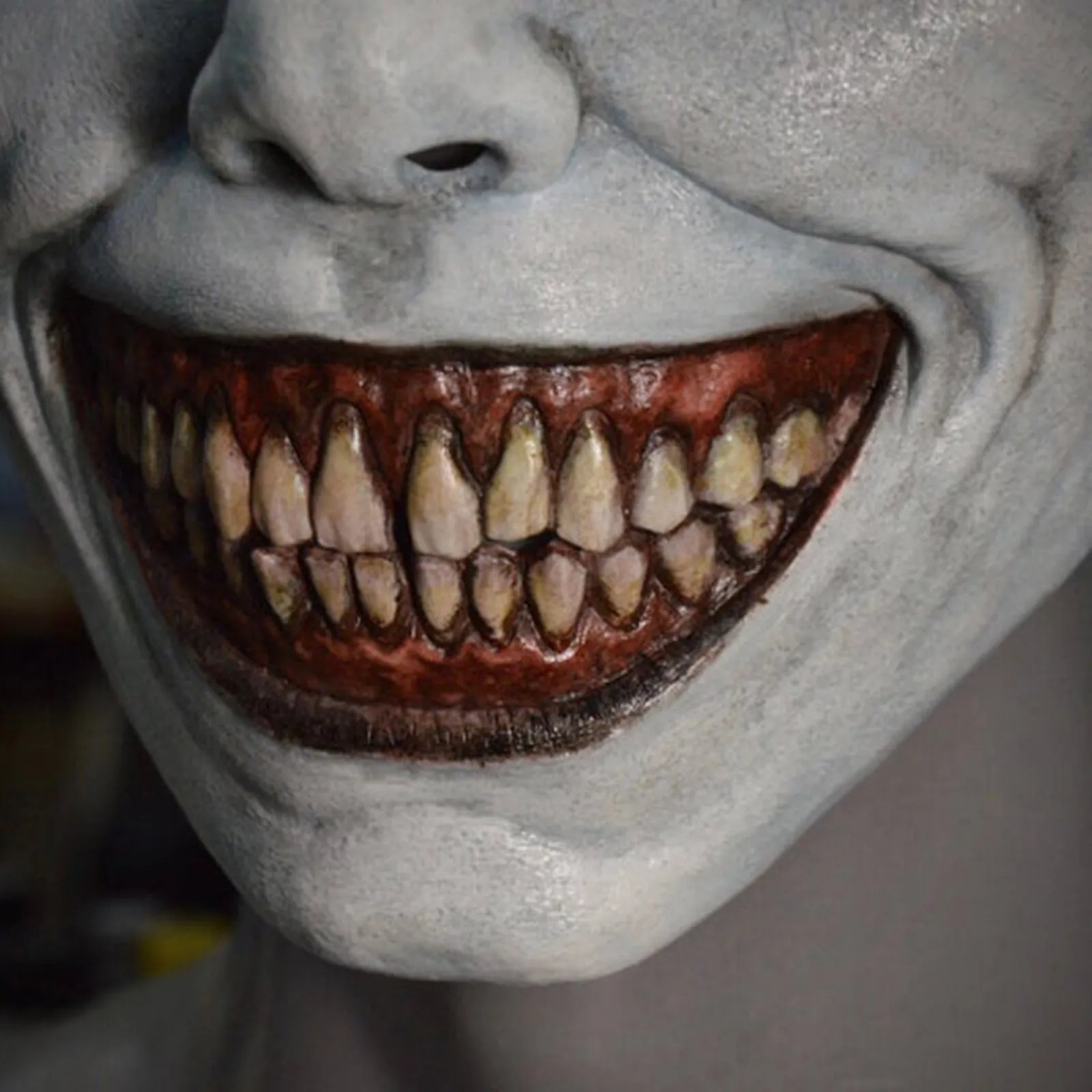 Griezelmasker met Grijns Witte Ogen Halloween Kostuum Volwassenen Feestmasker Horror Accessoire Scary Party | Sansoti
