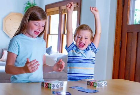 Houten Kleurenpuzzel voor Kinderen – Educatief Hersenspel met 20 Blokken en 60 Kaarten – Ontwikkel Hand-Oog Coördinatie, Logisch Denken en Patroonherkenning | Sansoti