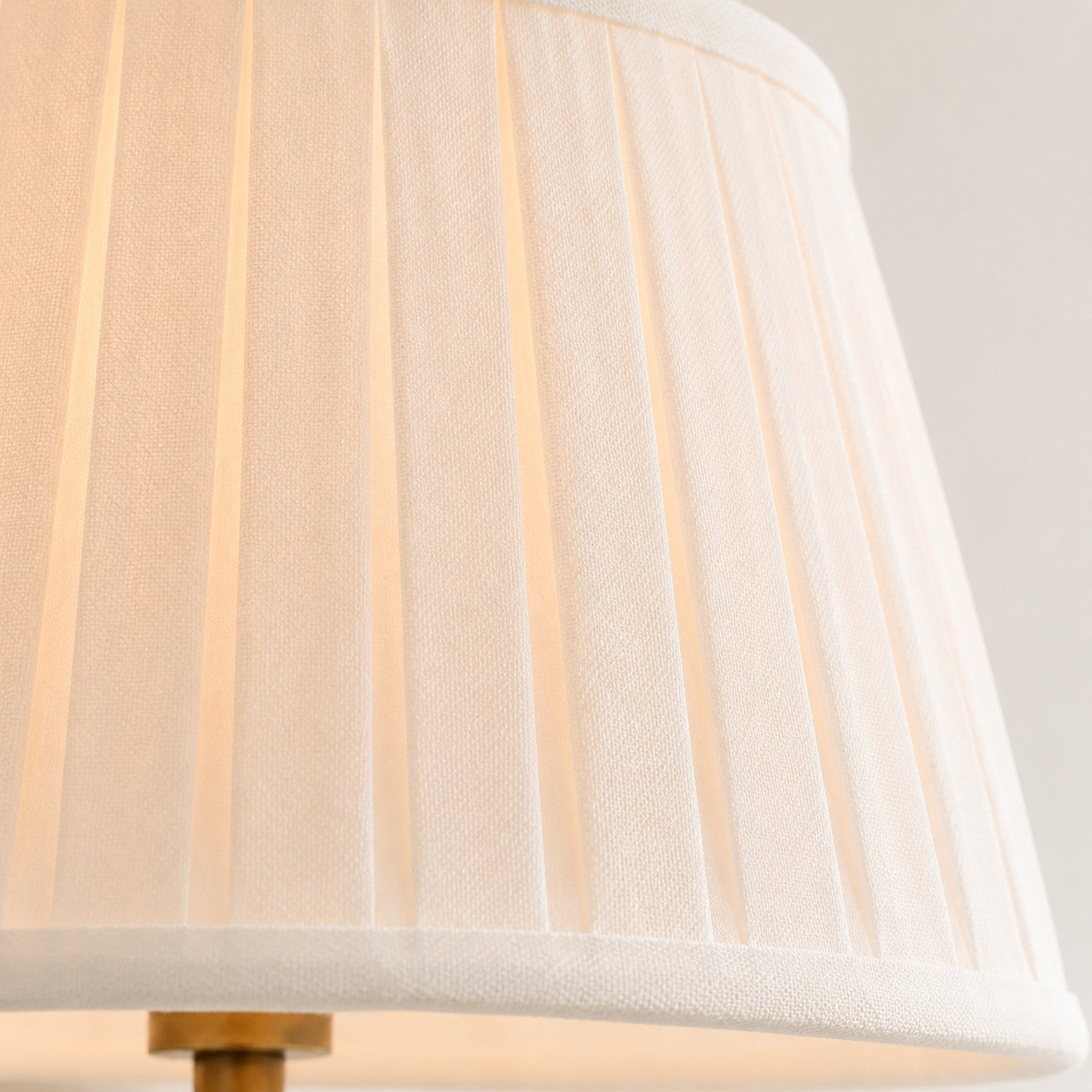 Wandlamp met Geplisseerde Stoffen Kap – Klassieke Verlichting voor Slaapkamer en Woonkamer | Sansoti