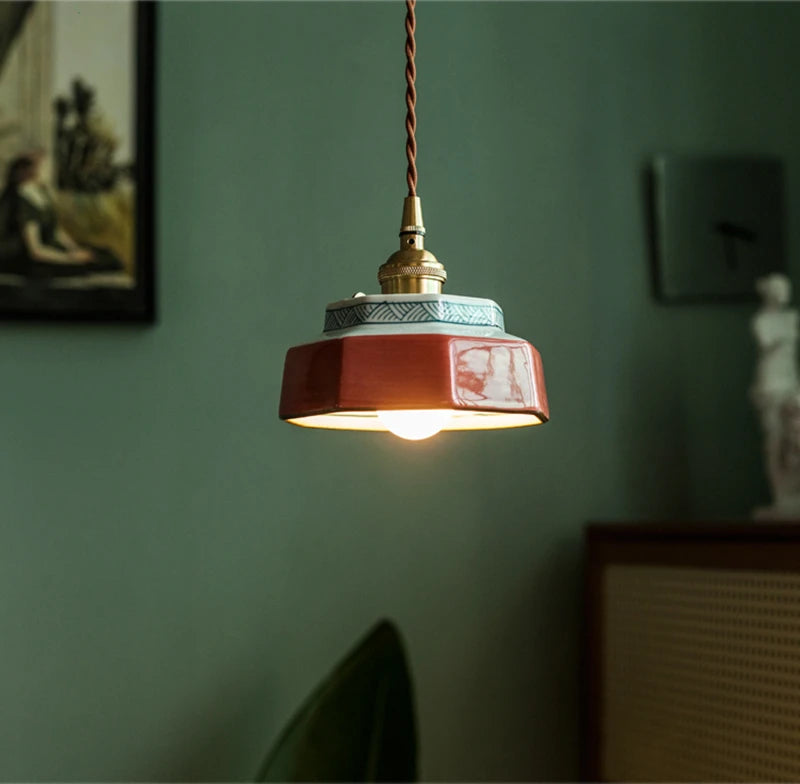 Handgeschilderde Keramische Hanglamp – Scandinavische Stijl met Koperen Fitting | Sansoti