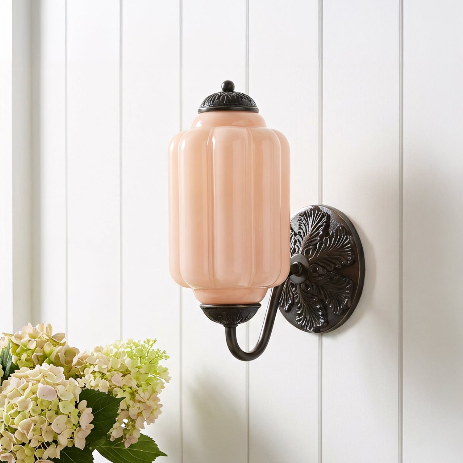 Vintage Wandlamp met Melkglas en Geolied Messing – Klassieke Retro Verlichting voor Hal, Slaapkamer, Woonkamer | Sansoti