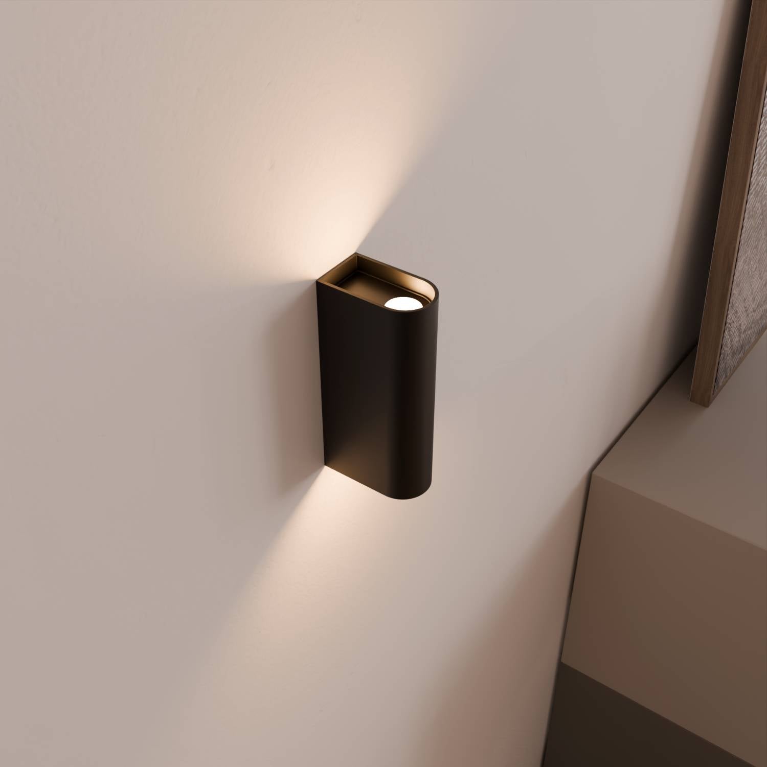 Compacte led wandlamp met warm up-down licht voor interieur en gevel | Sansoti