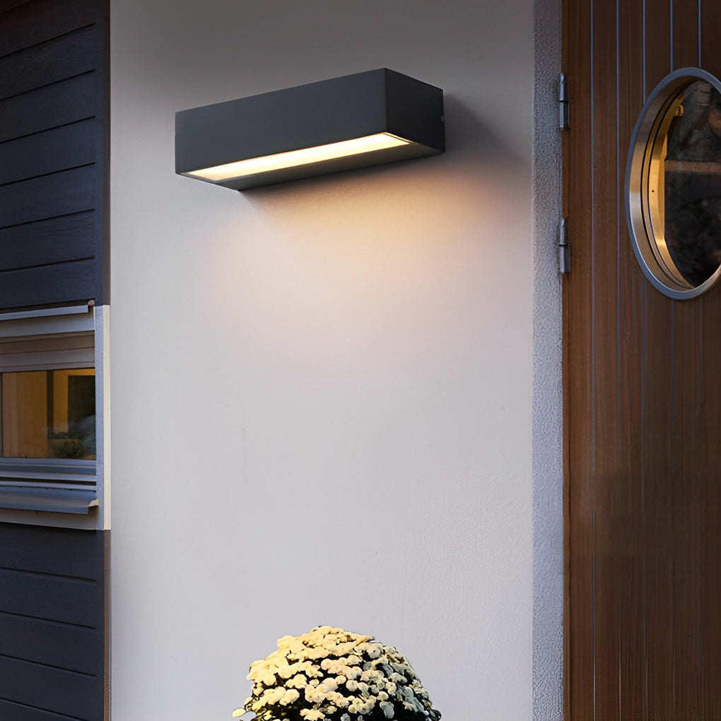 Moderne Außenwandleuchte mit linearem LED-Licht und IP65 wasserdichtem Aluminiumgehäuse für Fassade, Eingang und Garage | Restfield