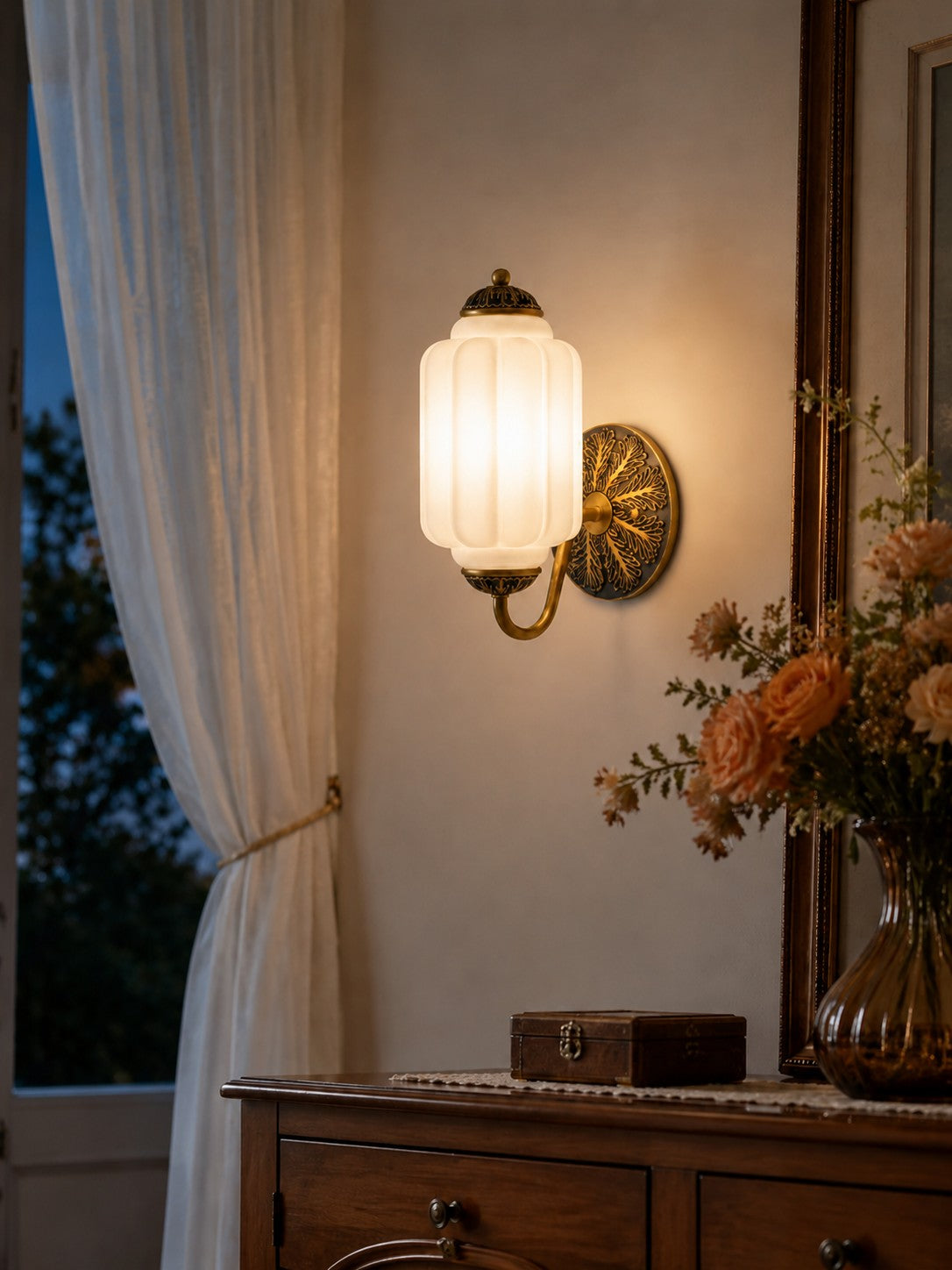 Melkglazen Wandlamp Eloise voor Hal en Slaapkamer | Vintage Wandverlichting met Melkwit Glas | Sansoti