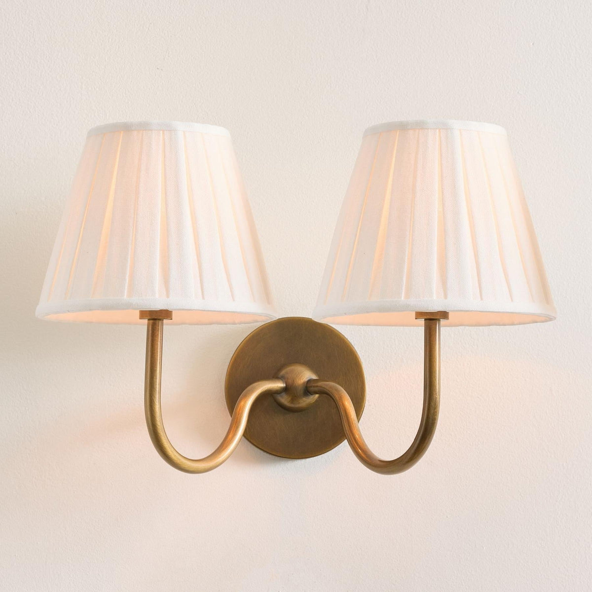 Wandlamp Messing met Stoffen Kap Plissé of Glad Wit Rood Groen Blauw Geel Antiek Brons Chroom 1 of 2 Lichtpunten | Sansoti