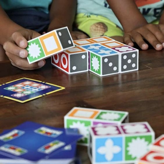 Houten Kleurenpuzzel voor Kinderen – Educatief Hersenspel met 20 Blokken en 60 Kaarten – Ontwikkel Hand-Oog Coördinatie, Logisch Denken en Patroonherkenning | Sansoti