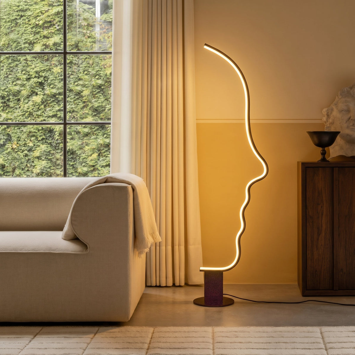 Lampadaire sculptural avec design de visage LED blanc chaud 3000K aluminium fer hauteur 142cm éclairage d’ambiance salon | Sansoti
