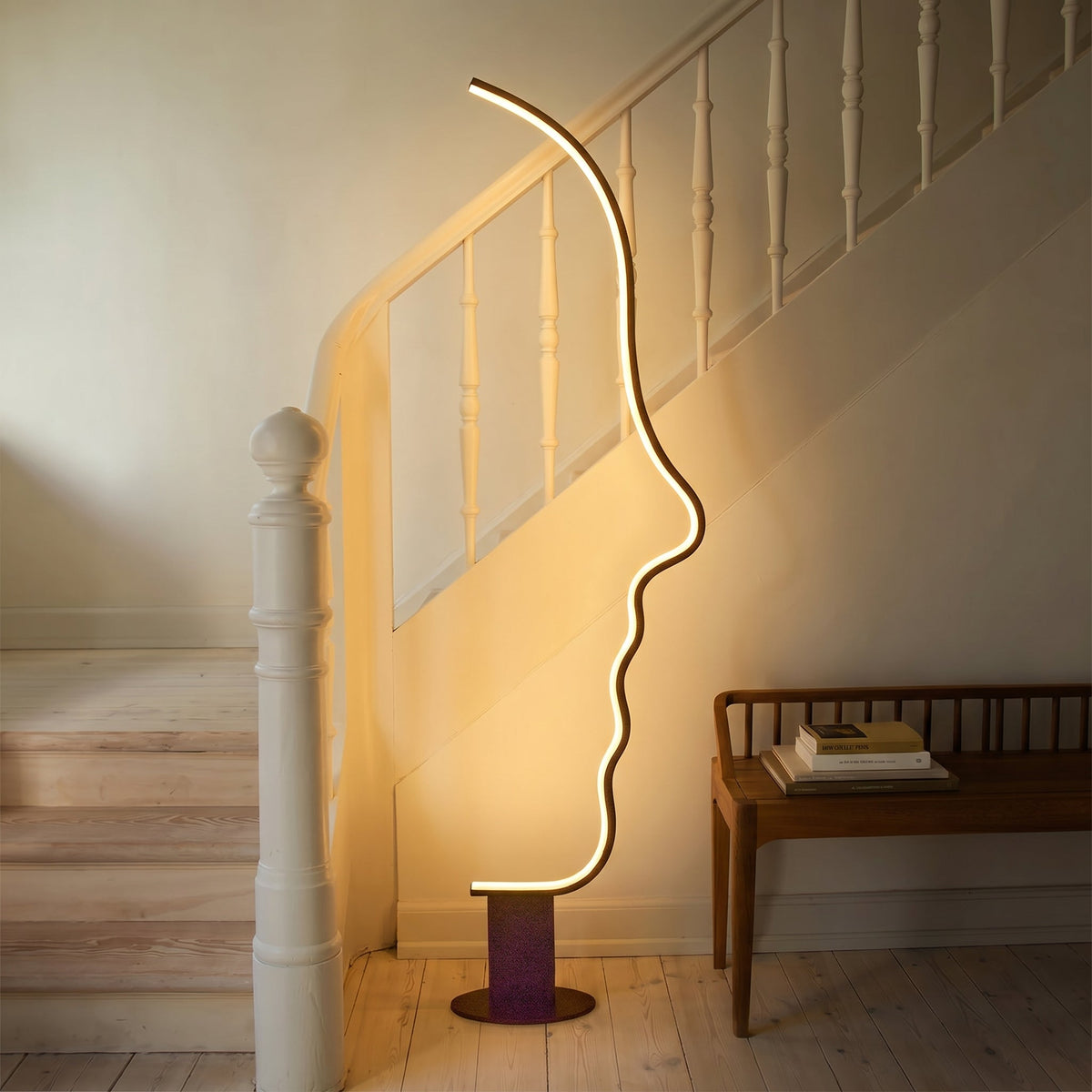 Lampadaire sculptural avec design de visage LED blanc chaud 3000K aluminium fer hauteur 142cm éclairage d’ambiance salon | Sansoti