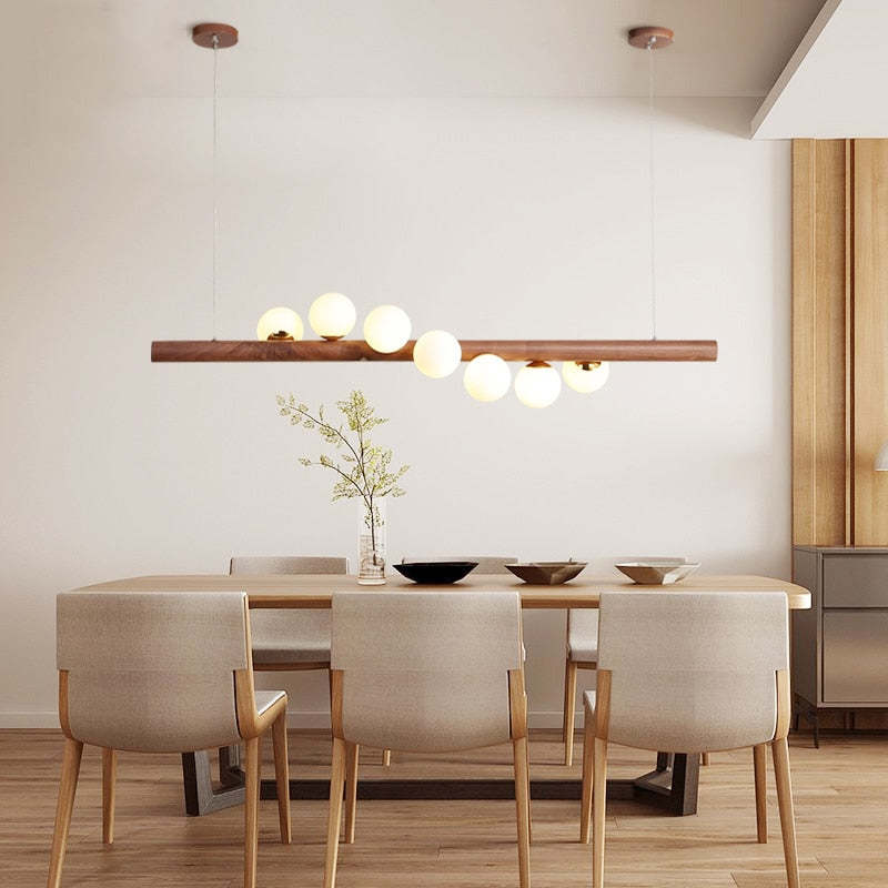 Hängeleuchte Glaskugel mit Deckenbefestigung aus Holz in warmem Walnusston - elegante Ambientebeleuchtung für das Wohnzimmer | Sansoti