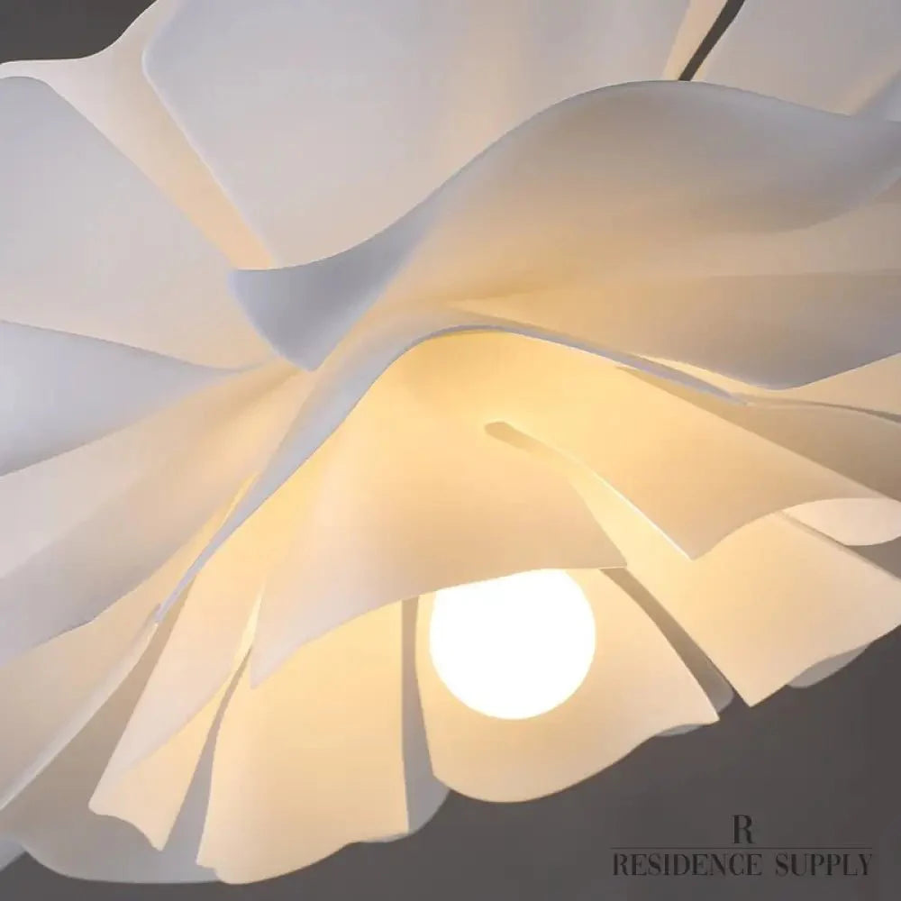 Lustre LED sculptural en forme de fleur avec diffusion douce de la lumière | Restfield