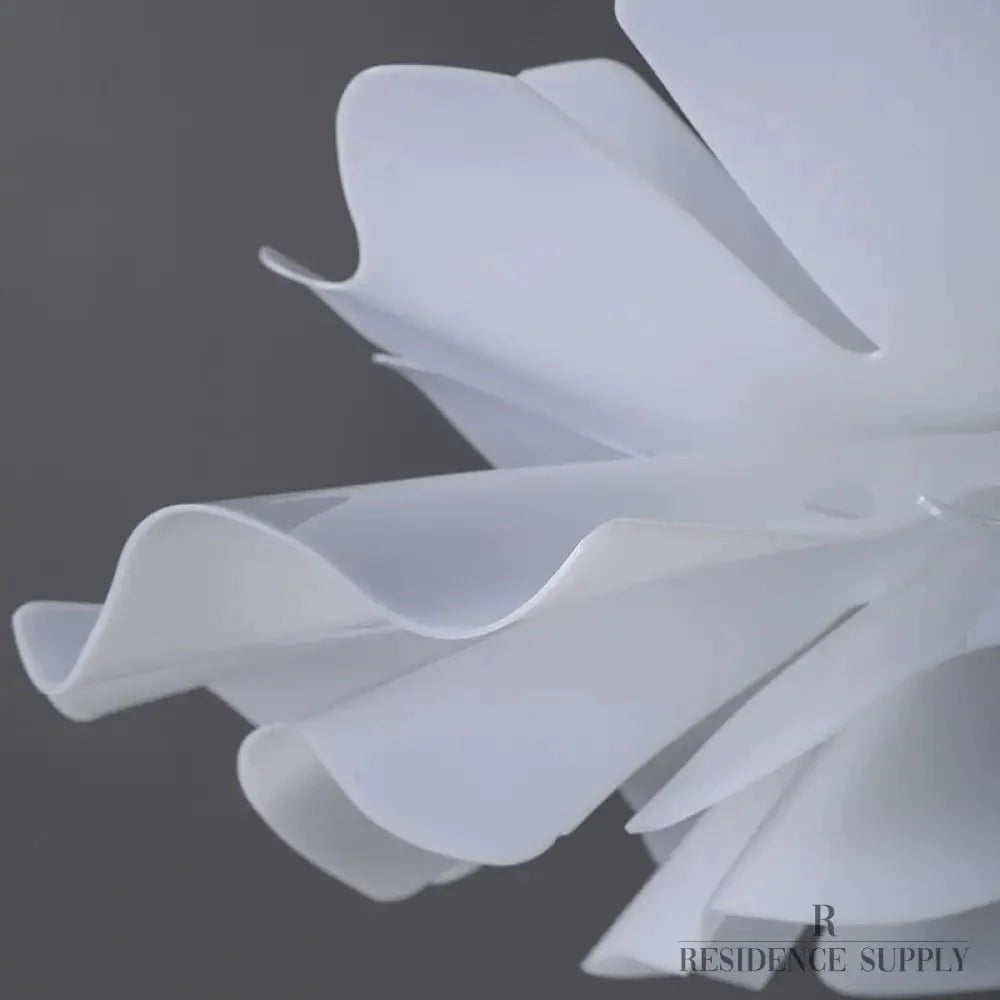 Lustre LED sculptural en forme de fleur avec diffusion douce de la lumière | Restfield