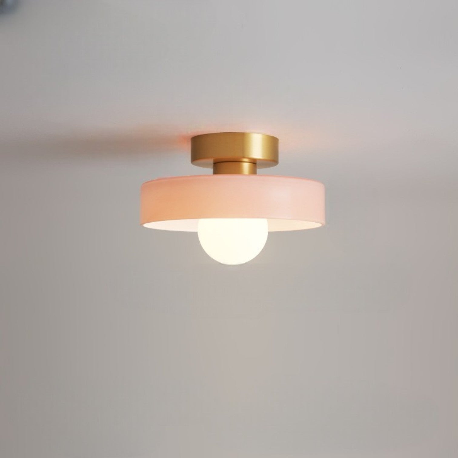 Plafonnier géométrique Ø24cm en laiton et verre cuivré, douille G9, éclairage intérieur pour entrée, chambre et salle à manger | Sansoti