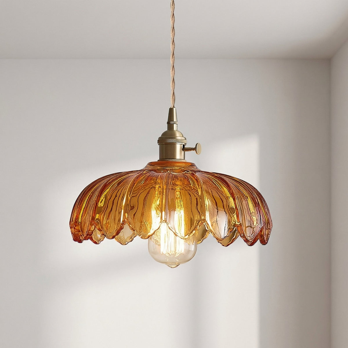 Szklana lampa wisząca Kwiat, oprawa E27, regulowana, bursztynowa, zielona, biała, do jadalni i baru, vintage, designerskie oświetlenie sufitowe | Sansoti
