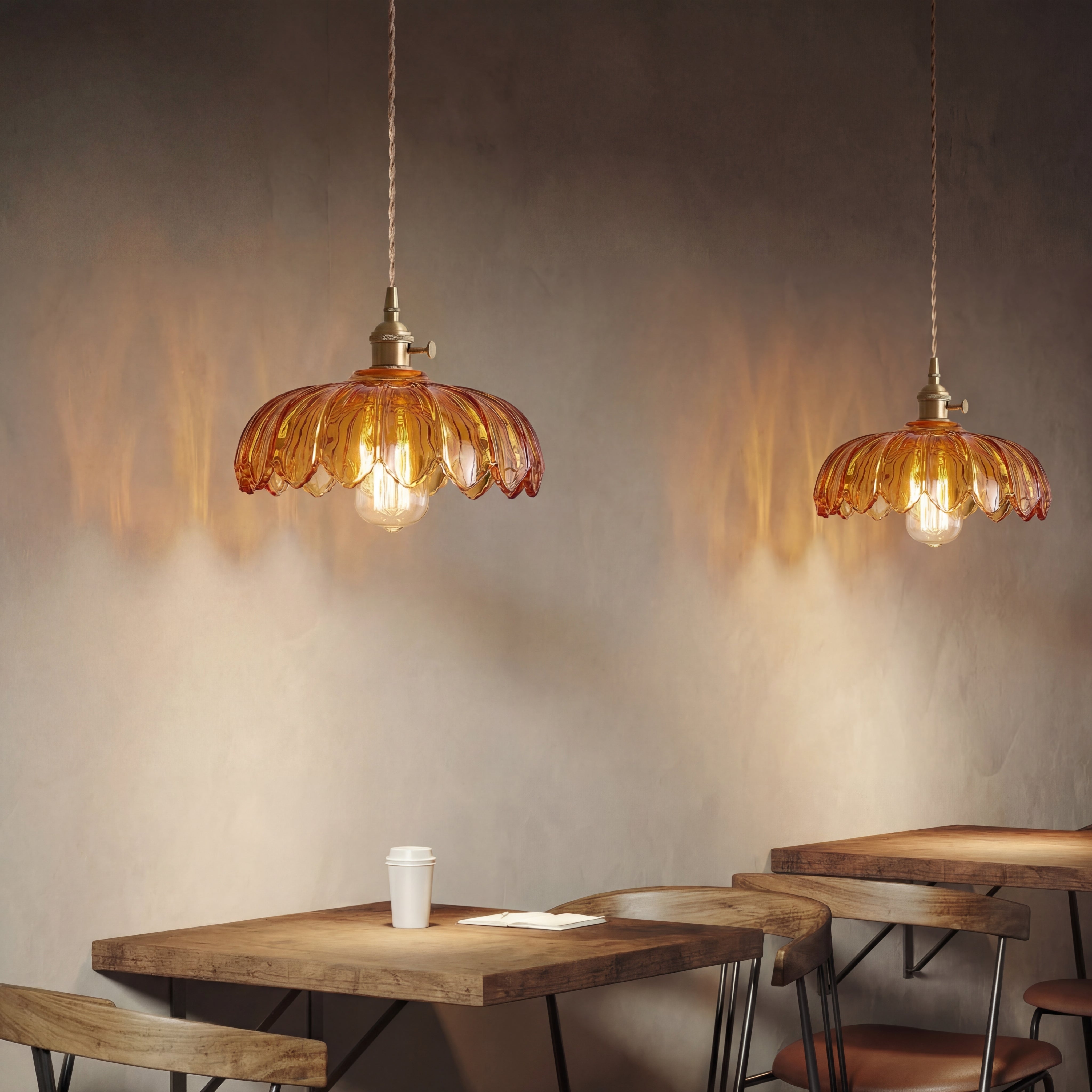 Szklana lampa wisząca Kwiat, oprawa E27, regulowana, bursztynowa, zielona, biała, do jadalni i baru, vintage, designerskie oświetlenie sufitowe | Sansoti