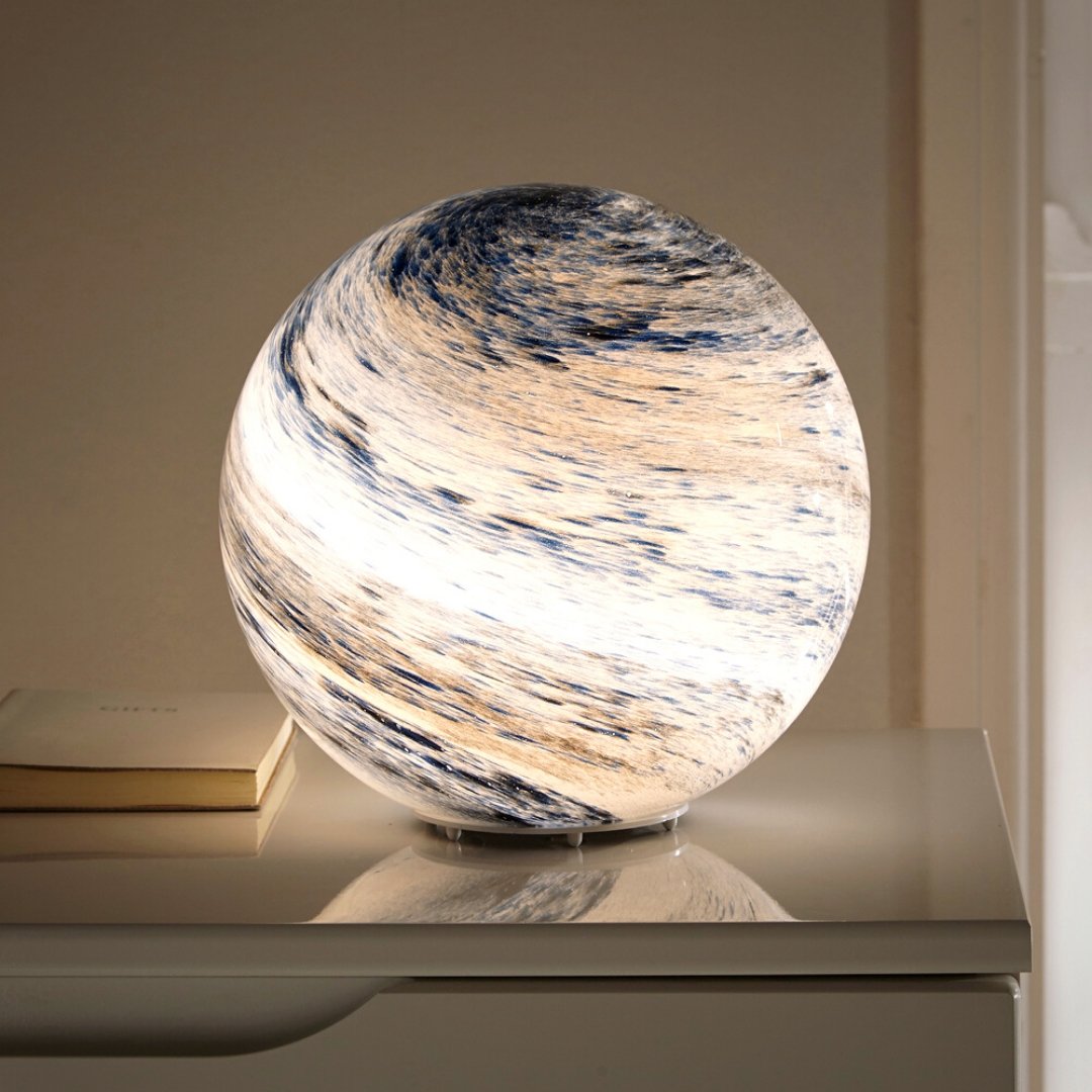Gläserne Mondlampe mit kosmischem Design und stimmungsvoller Beleuchtung für Schlaf- und Wohnzimmer | Restfield