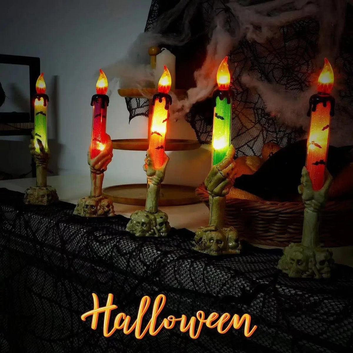 LED Świecznik w kształcie szkieletowej dłoni z efektem migotania do dekoracji stołu na Halloween, gotycki klimat i upiorna atmosfera | Sansoti