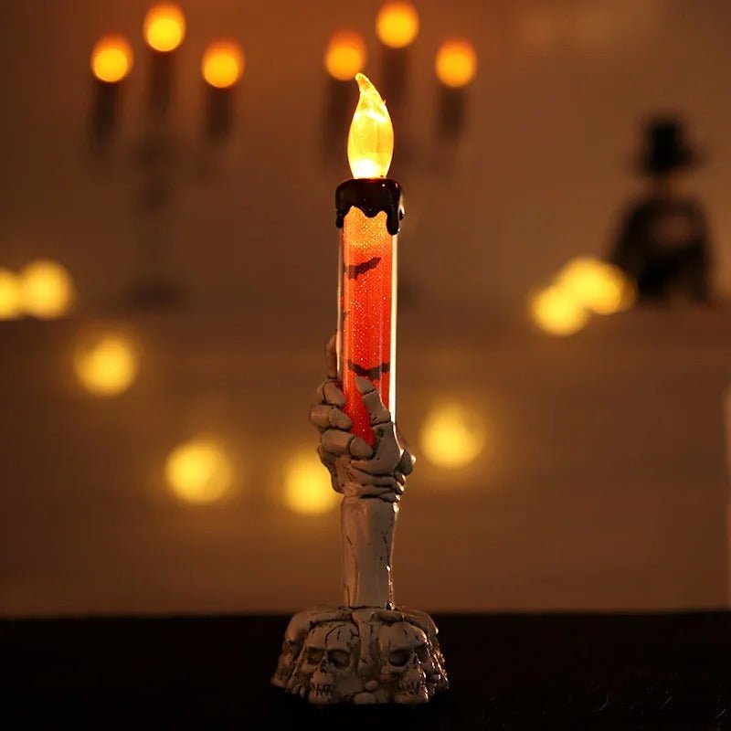 LED Świecznik w kształcie szkieletowej dłoni z efektem migotania do dekoracji stołu na Halloween, gotycki klimat i upiorna atmosfera | Sansoti