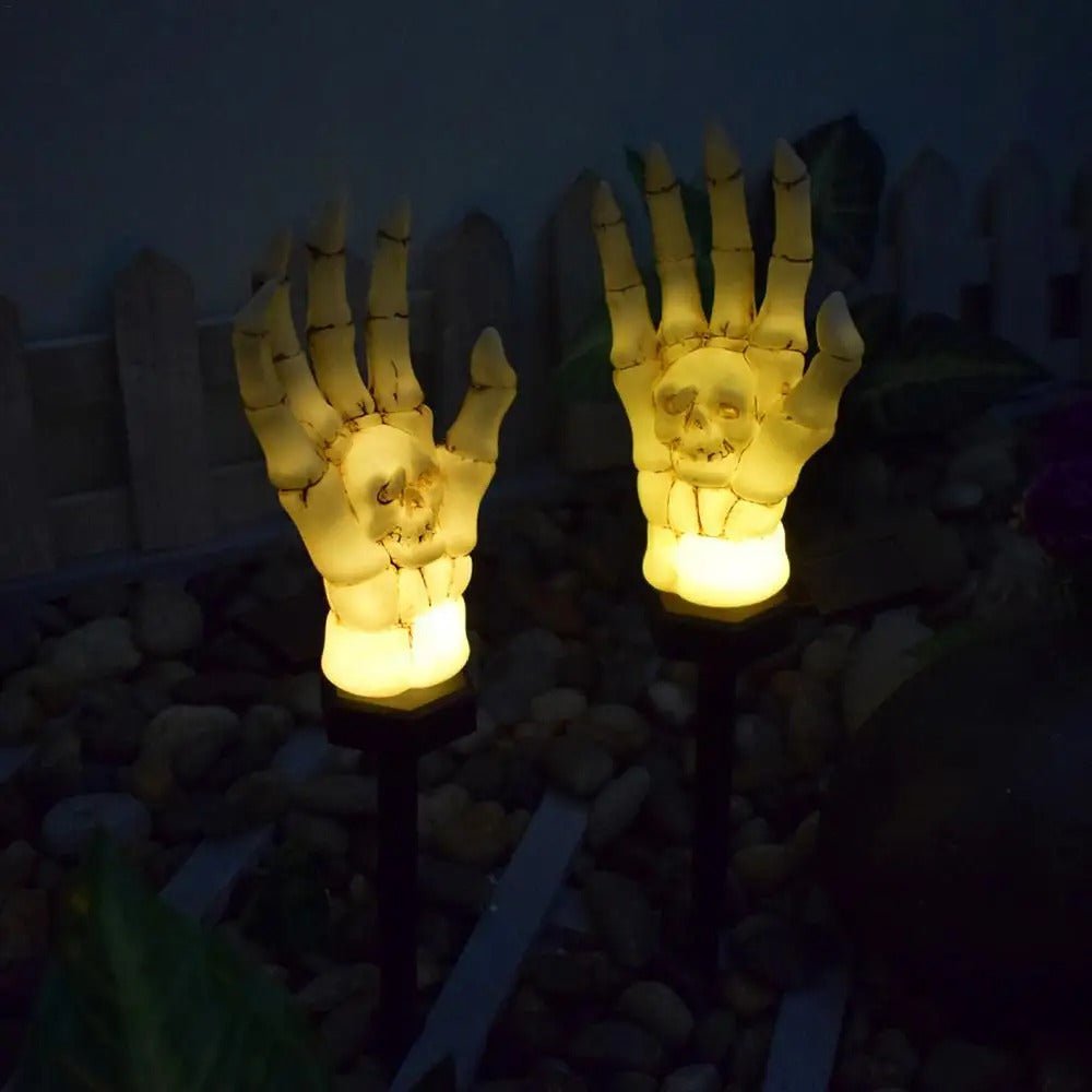 Solar-Bodenstrahler in Form einer Skelett­hand, Halloween-Gartenbeleuchtung, Gruselthema, dekorative Außenbeleuchtung für den Garten | Sansoti