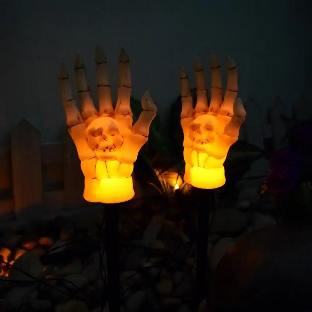 Solar-Bodenstrahler in Form einer Skelett­hand, Halloween-Gartenbeleuchtung, Gruselthema, dekorative Außenbeleuchtung für den Garten | Sansoti