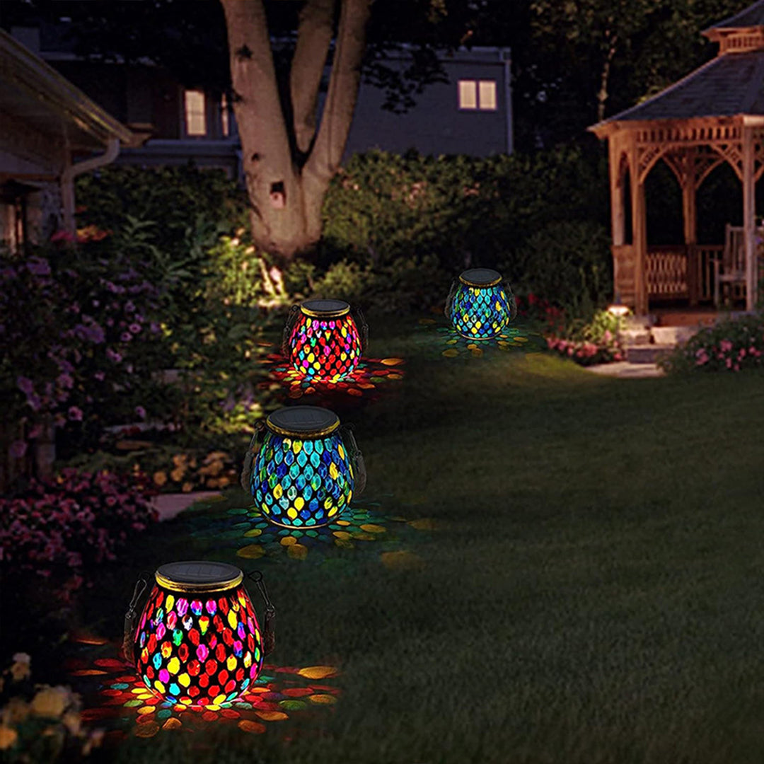 Solar Tuinlamp met Gekleurd Glas – Handgemaakte Lantaarn met Mozaïek Lichteffect voor Sfeervol Buitendecor | Sansoti