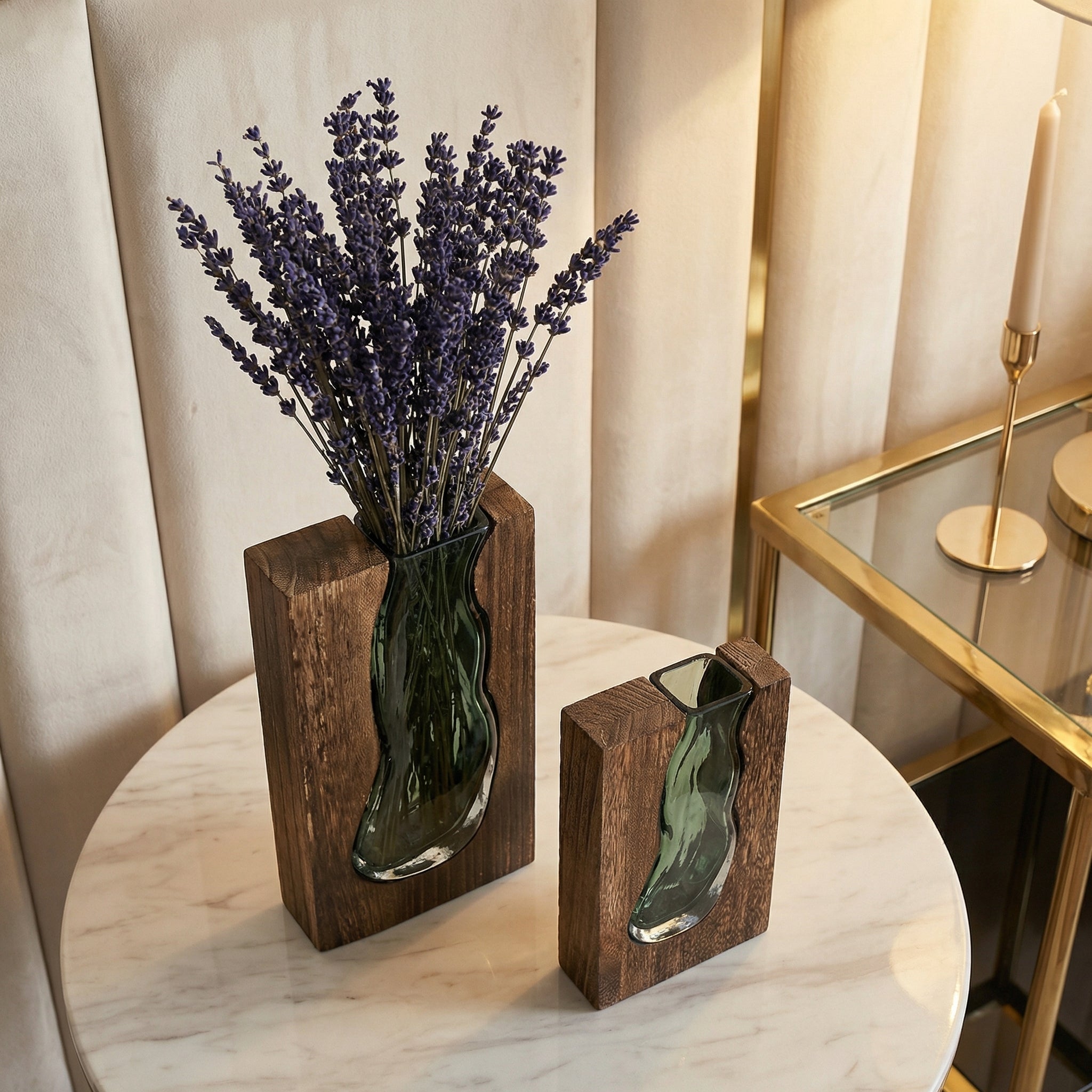 Glazen vaas met natuurlijke houtrand live edge stijl Scandinavisch design decoratief voor bloemen | Sansoti