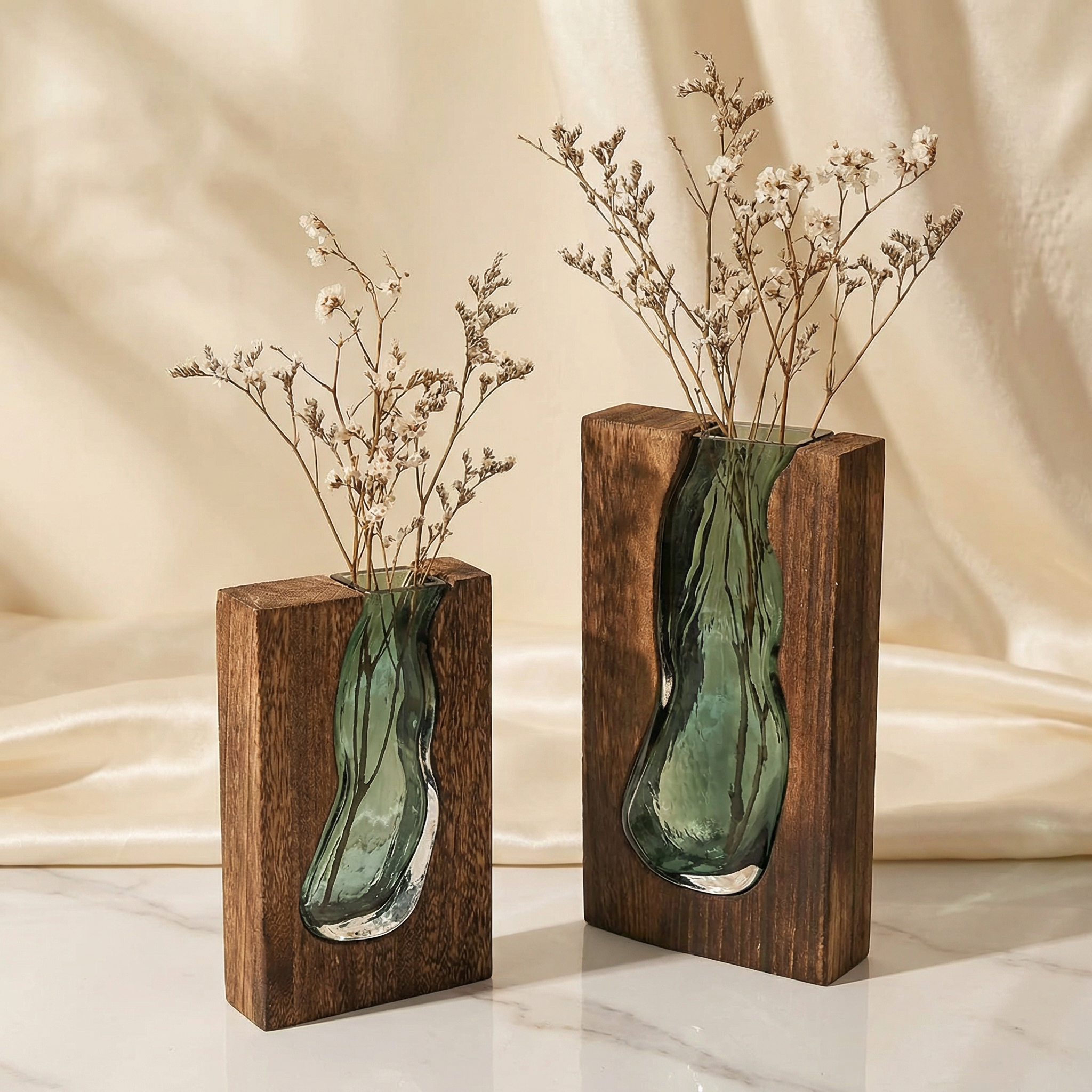 Glazen vaas met natuurlijke houtrand live edge stijl Scandinavisch design decoratief voor bloemen | Sansoti