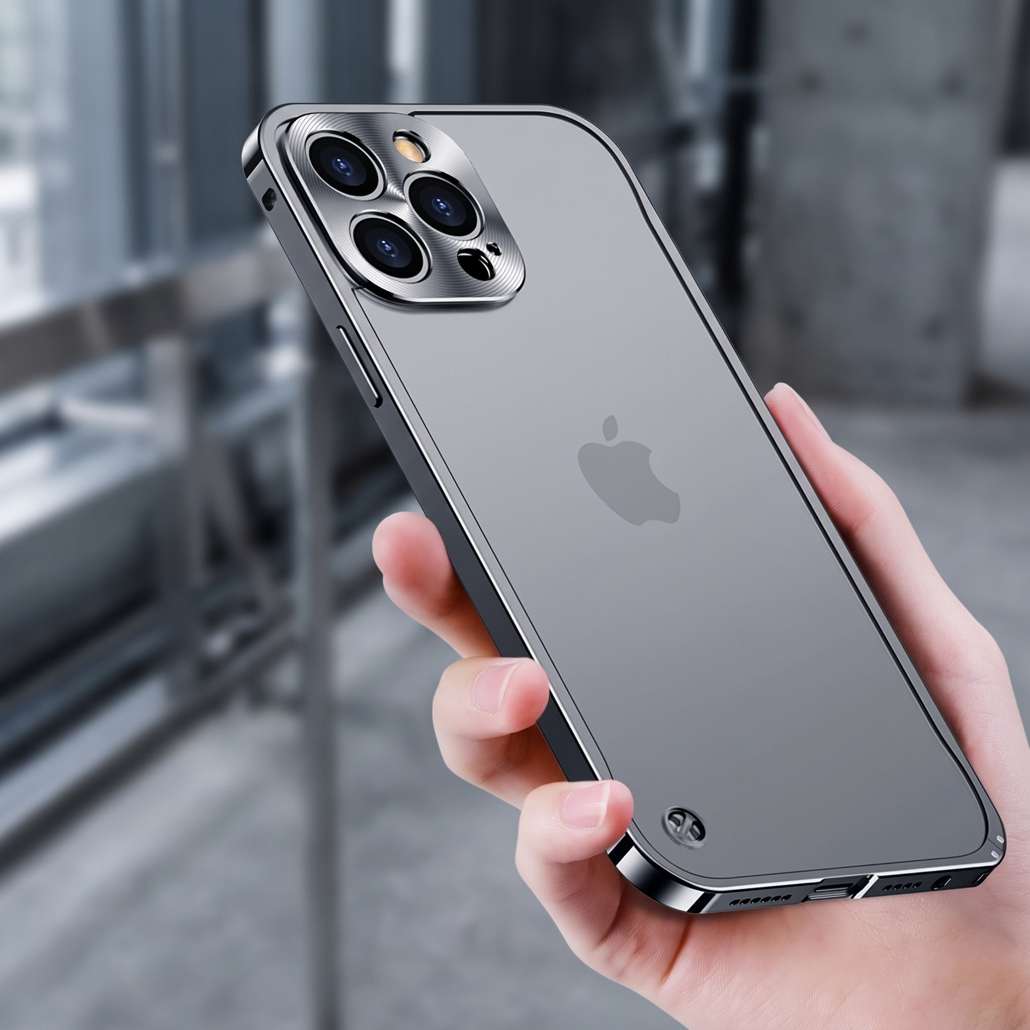 Aluminium bumper hoesje om een telefoon in de hand