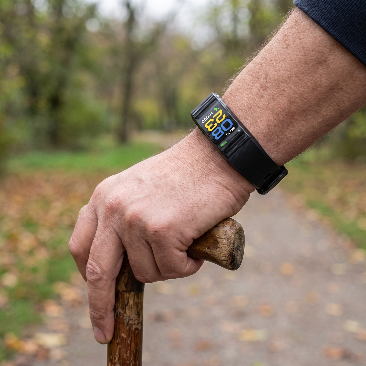 GPS horloge met noodknop om de pols tijdens een wandeling