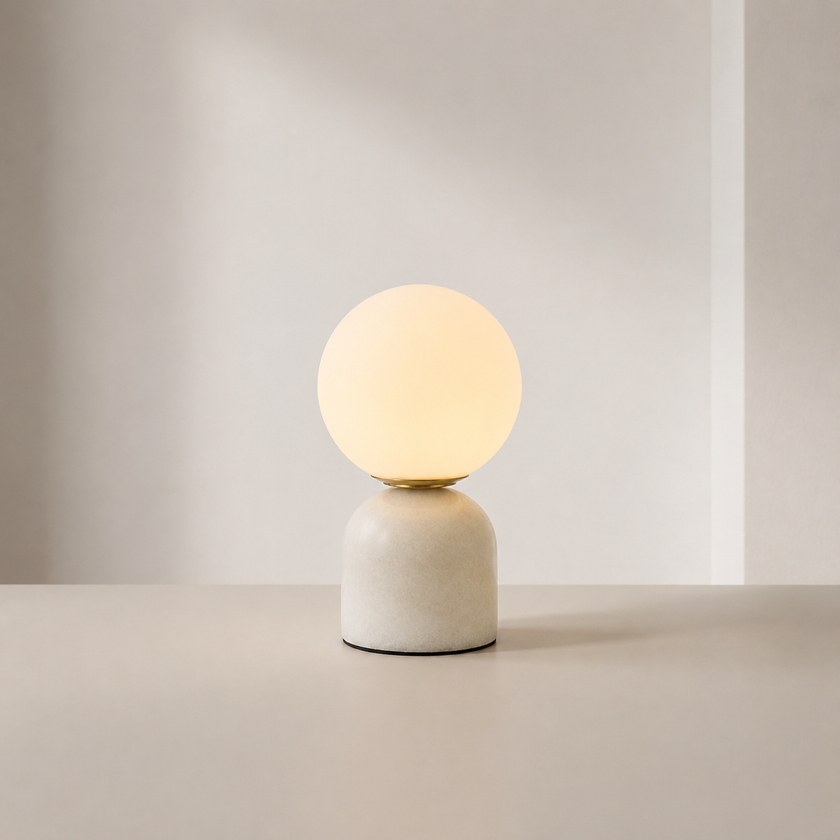 Tafellamp met Marmeren Voet en Matglazen Bol - Warm Wit LED 3000K - Scandinavisch Design voor Nachtkastje | Sansoti