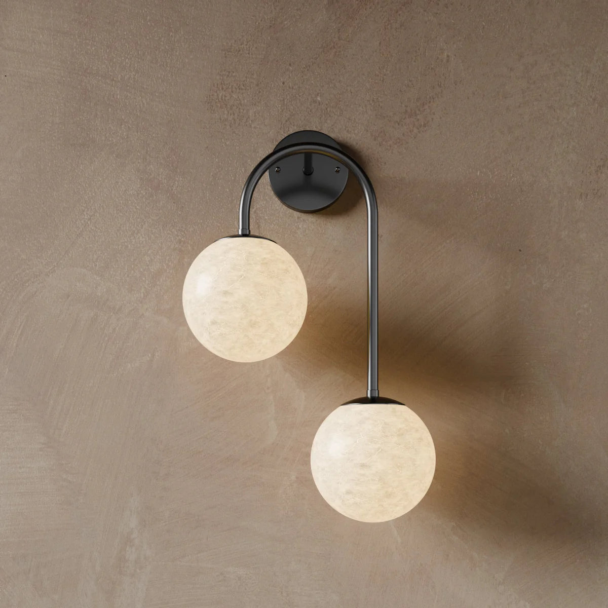 Alabaster-Hängeleuchte aus Naturstein mit sanftem, warmem Licht und skulpturalem Design | Restfield