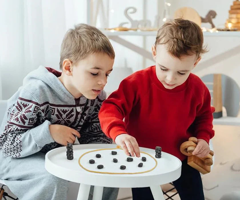 Magnetisch Schaakspel - Reisschaakspel met Magneetsteen - Magnetisch Tafelspel - Magnetische Schaakstukken Spel - Magnetische Bordspellen voor Kinderen en Volwassenen - Strategiespel met Koord - Educatief Coördinatie Concentratiespel | Sansoti