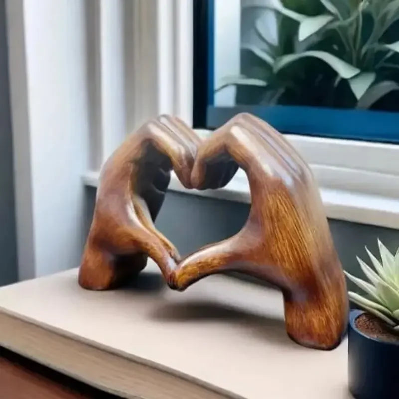 Holzherz-Skulptur, natur, dekoratives Objekt für Wohnzimmer und Schlafzimmer, warme Atmosphäre, skandinavisches Interieur | Sansoti