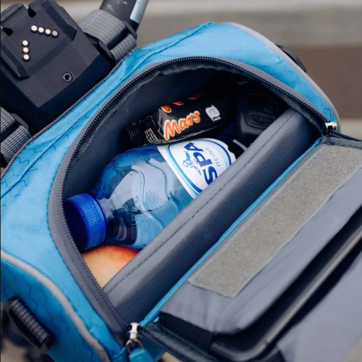 Fahrrad-Lenkertasche mit Handyfenster, wasserdicht, schwarz-blau, Touchscreen-Schutz, sicher unterwegs mit dem Fahrrad | Sansoti