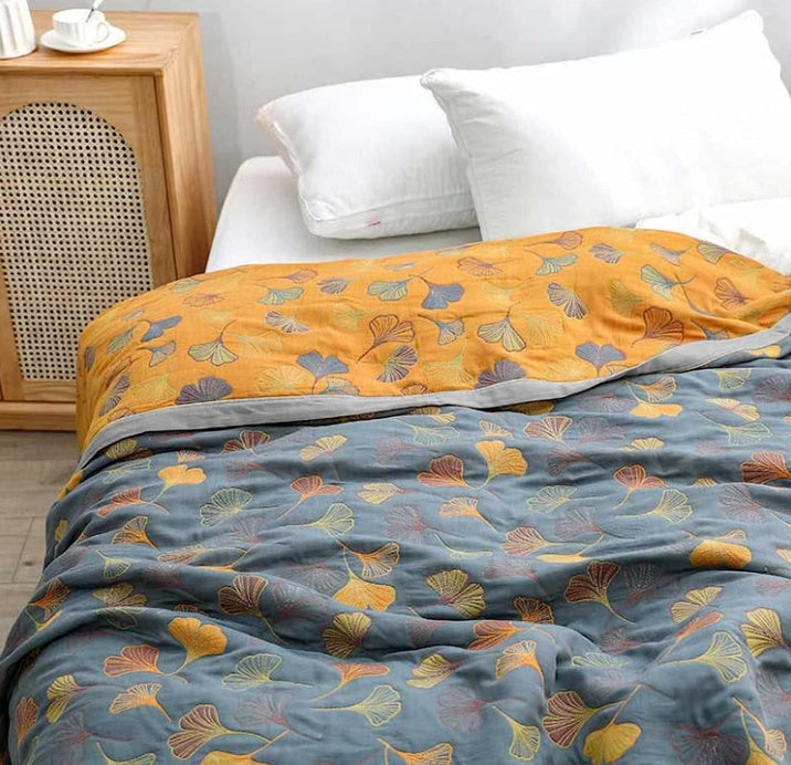 Ginkgo Bladeren Plaid – Omkeerbaar Gewatteerd Decoratiedeken met Botanisch Bladerprint in Geel en Blauw voor Bank, Bed of Picknick | Sansoti